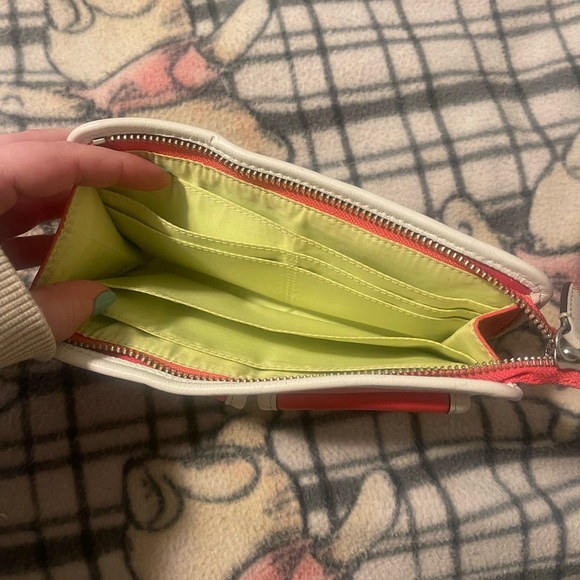 Coach Legacy Two Tone Zippy wallet - Picture 3 of 3